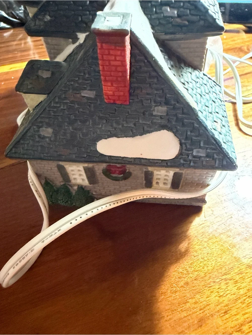 Lemax Dickensvale Porcelain Lighted House - Red, Black & White Box